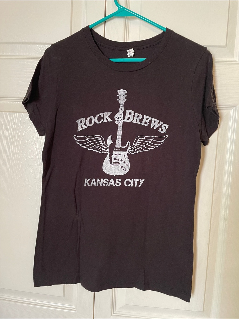 Women’s Rock & Brews Kansas City Graphic Tee